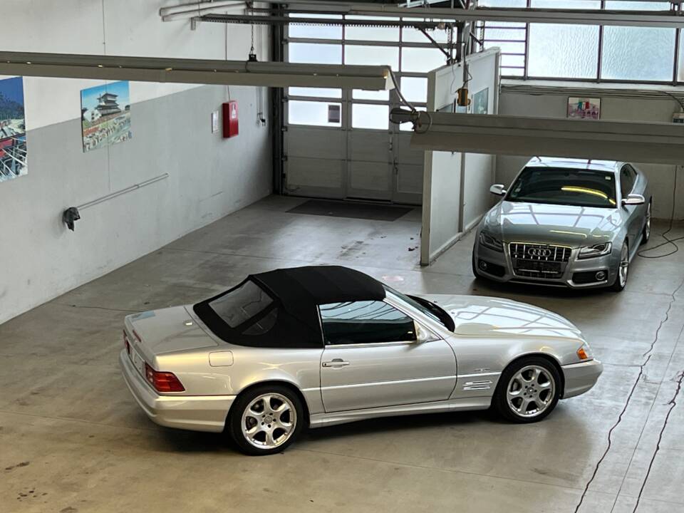 Image 67/82 of Mercedes-Benz SL 500 &quot;Silver Arrow&quot; (2001)