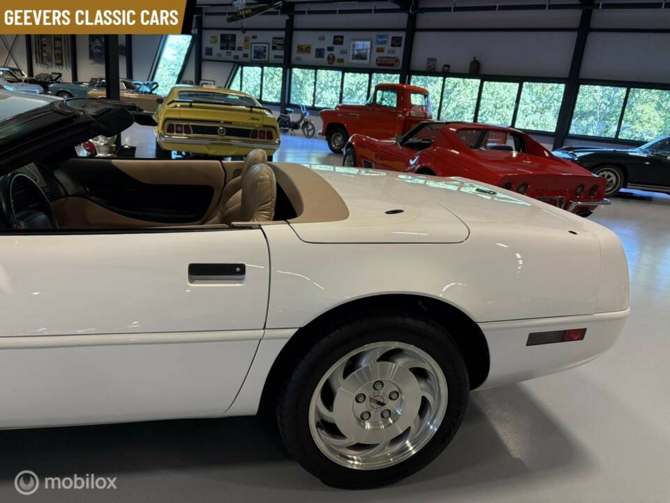 Image 11/30 of Chevrolet Corvette Convertible (1995)