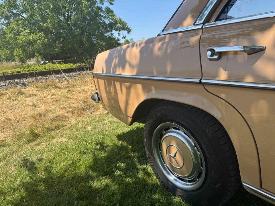 Bild 8/8 von Mercedes-Benz 200 (1975)