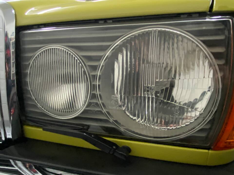 Bild 62/71 von Mercedes-Benz 250 (1979)