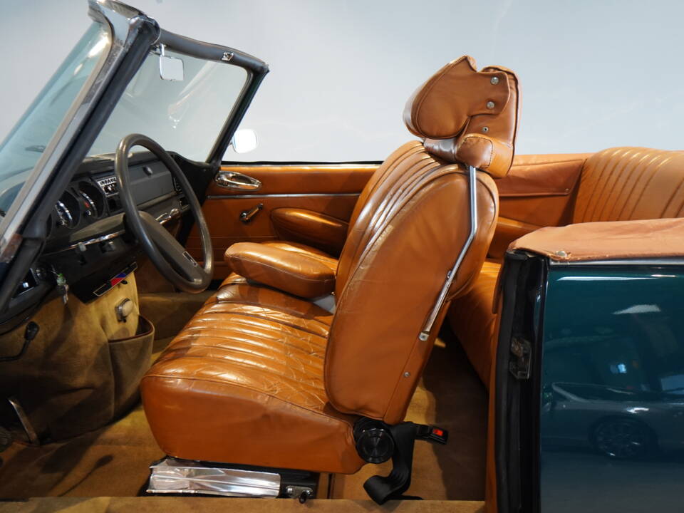 Image 4/21 of Citroën DS 20 (1972)