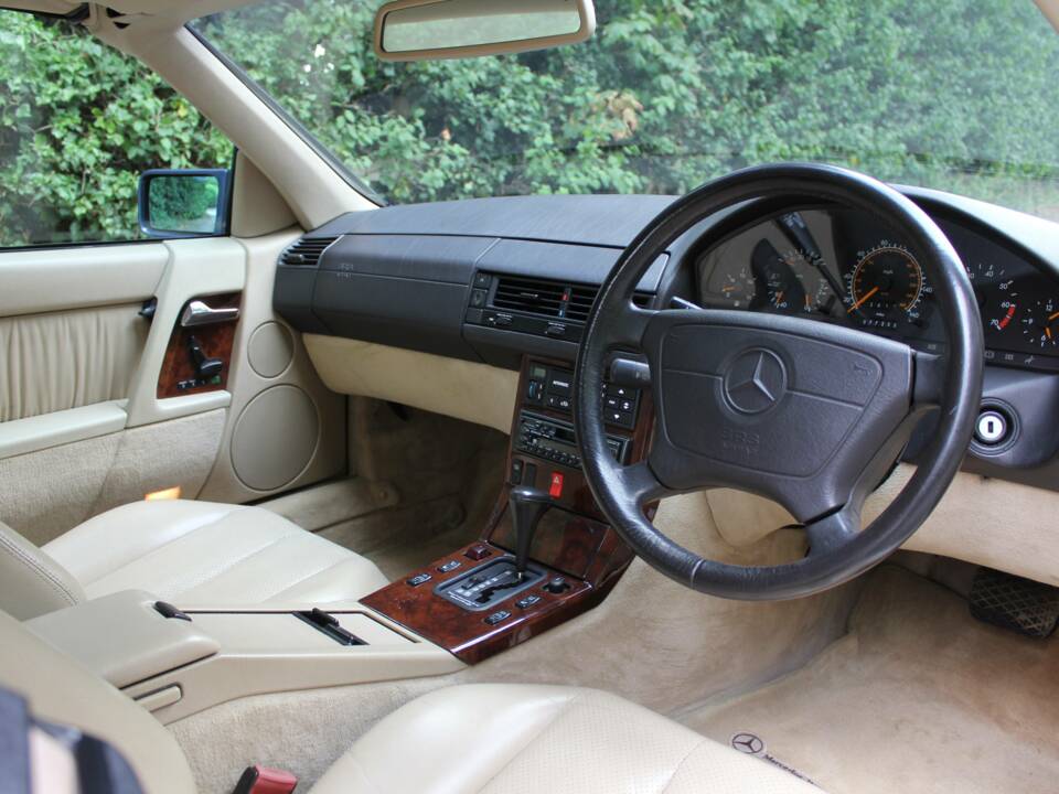 Image 8/15 of Mercedes-Benz 500 SL (1993)