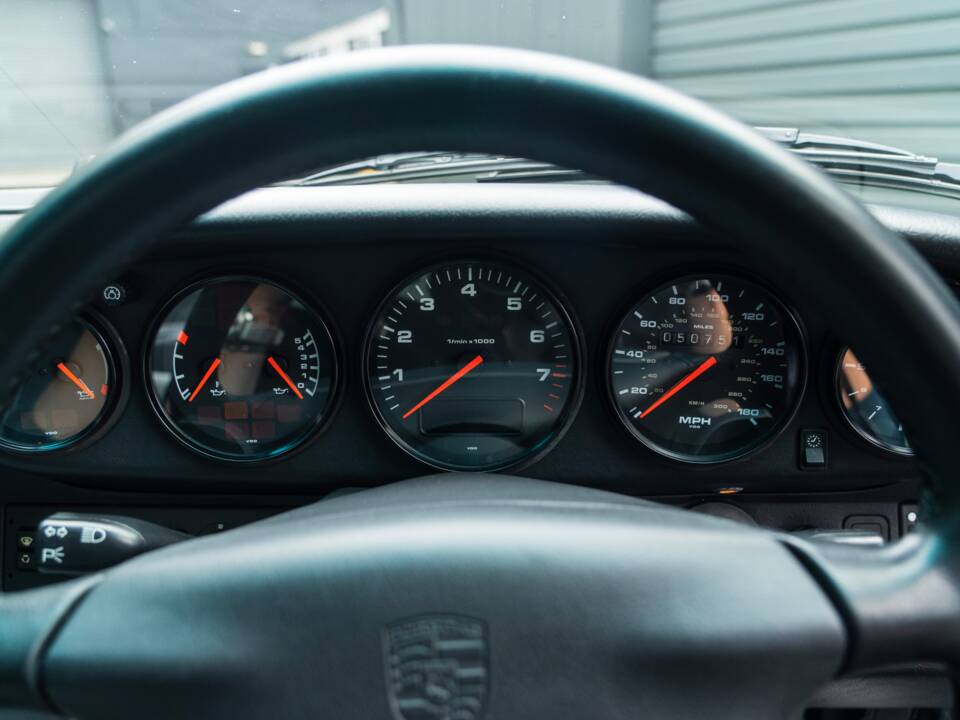 Image 40/68 of Porsche 911 Carrera (1997)