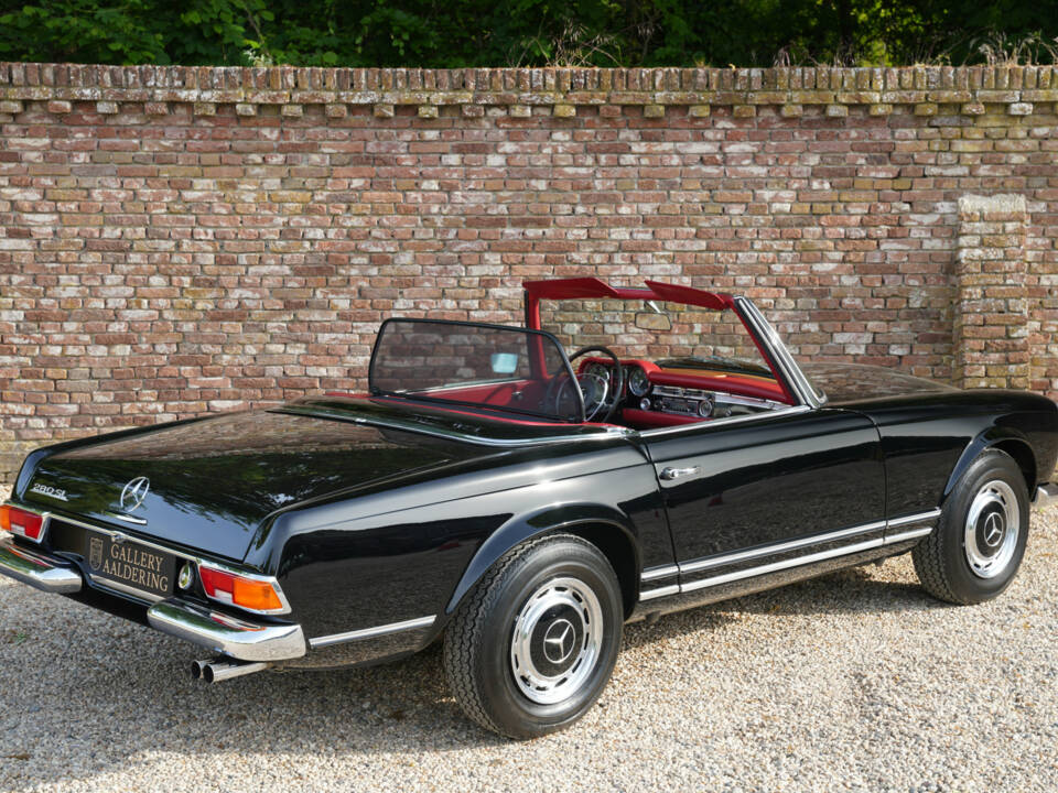Image 37/50 de Mercedes-Benz 280 SL (1969)