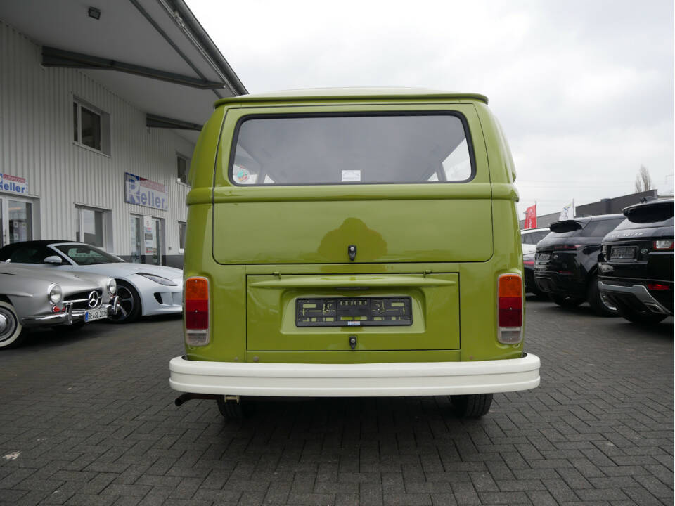 Immagine 5/21 di Volkswagen T2b Deluxe (1975)