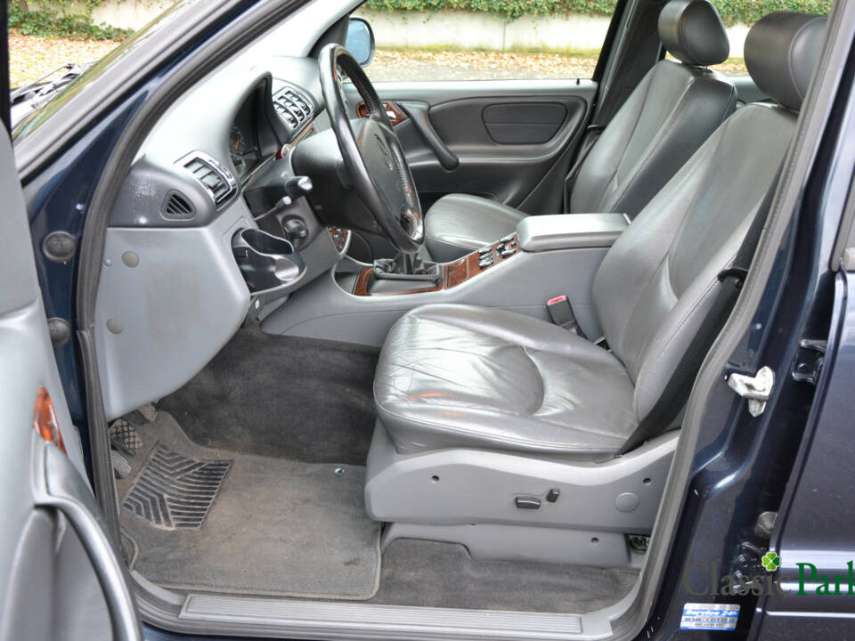 Imagen 10/50 de Mercedes-Benz ML 230 (1998)