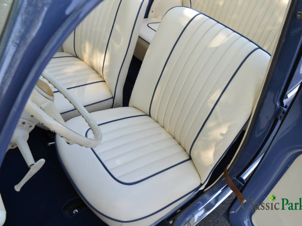 Image 31/50 of Renault 4 CV Décapotable (1954)