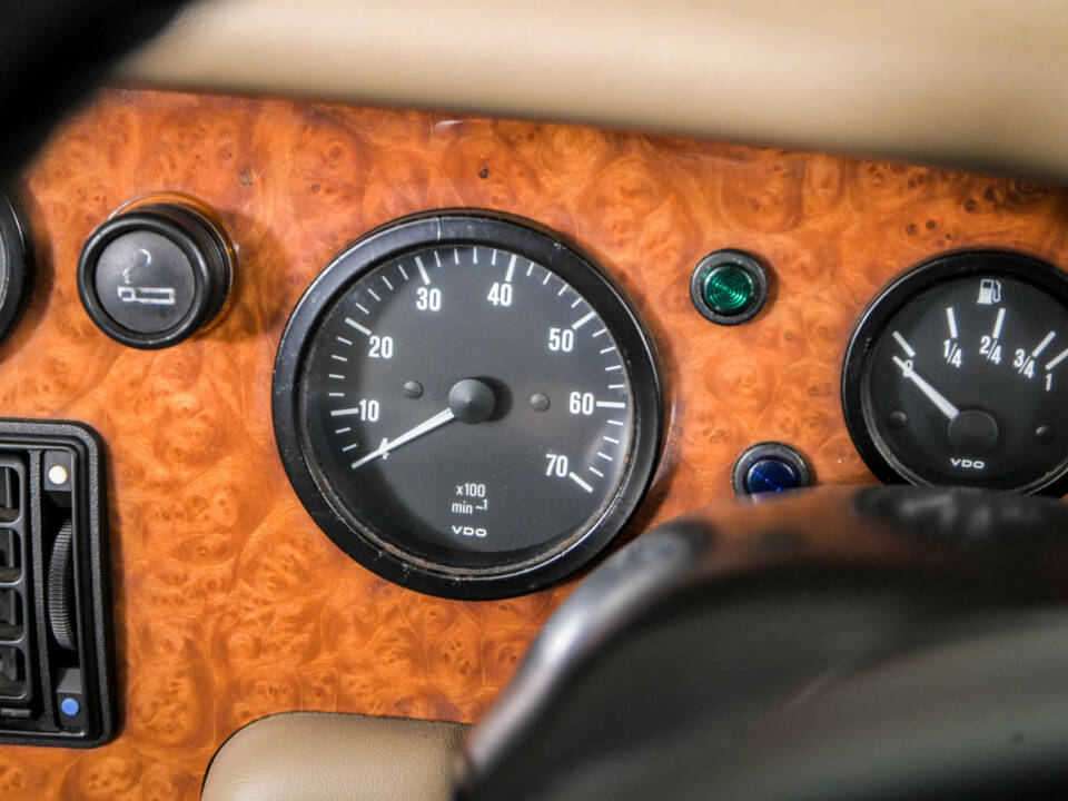 Bild 19/50 von MG RV8 (1993)