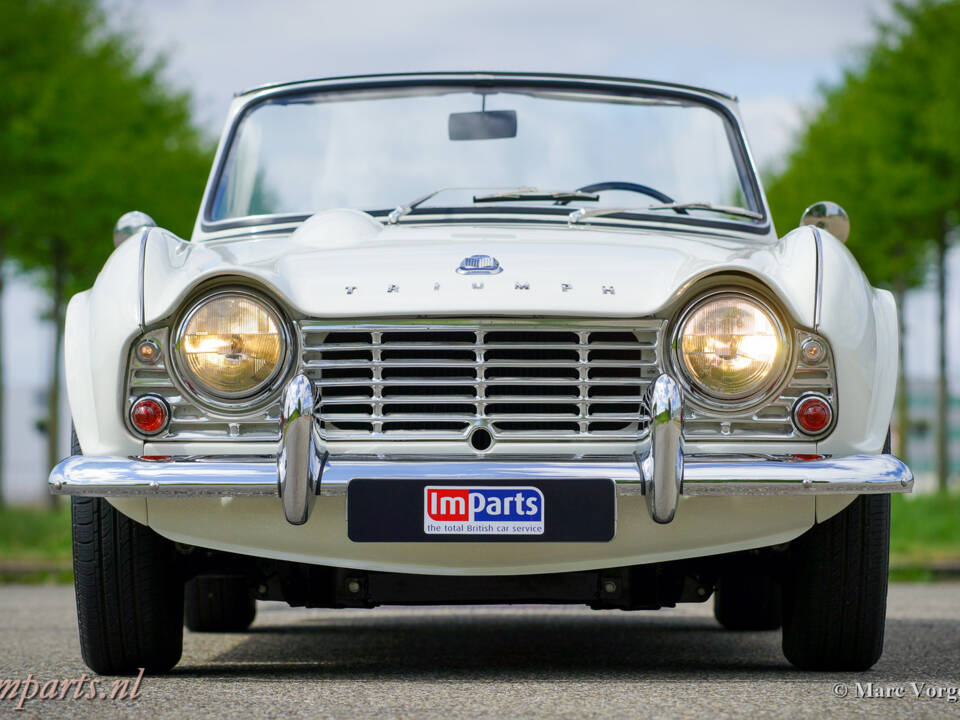 Image 2/31 of Triumph TR 4A (1966)