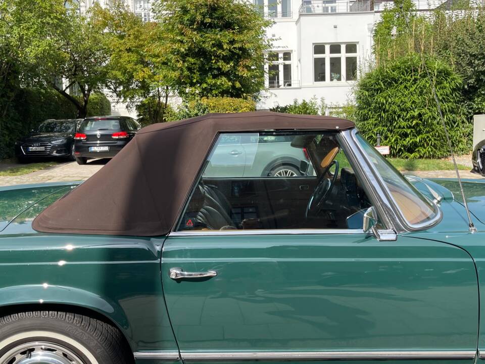 Image 52/69 of Mercedes-Benz 280 SL (1971)