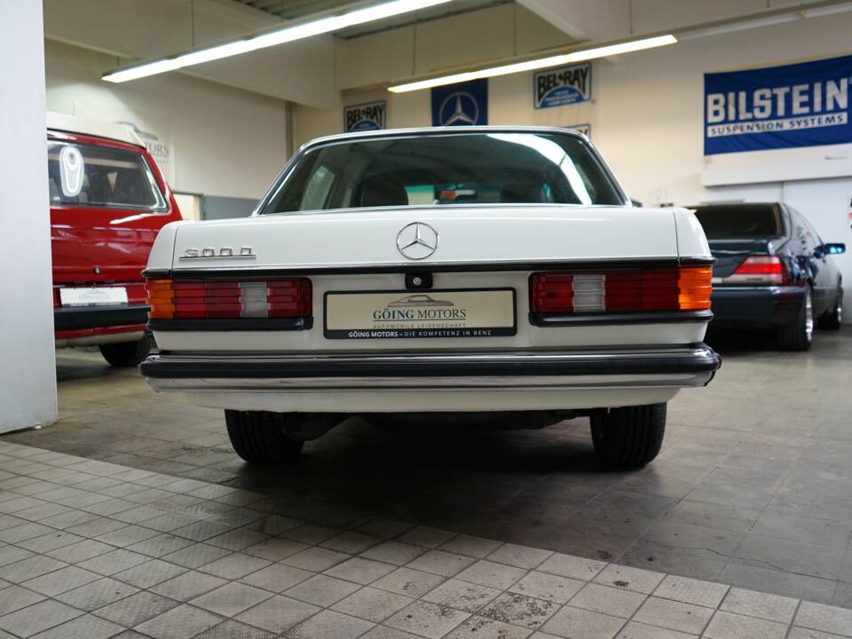 Image 12/40 of Mercedes-Benz 300 D (1984)