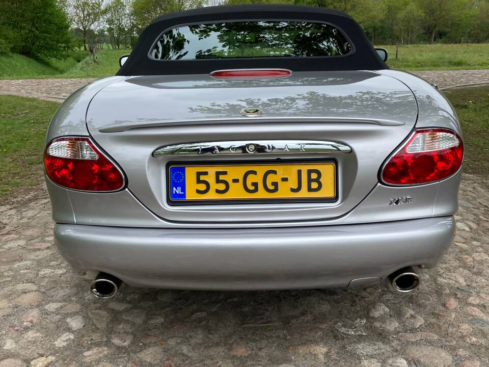 Bild 27/29 von Jaguar XKR (2000)