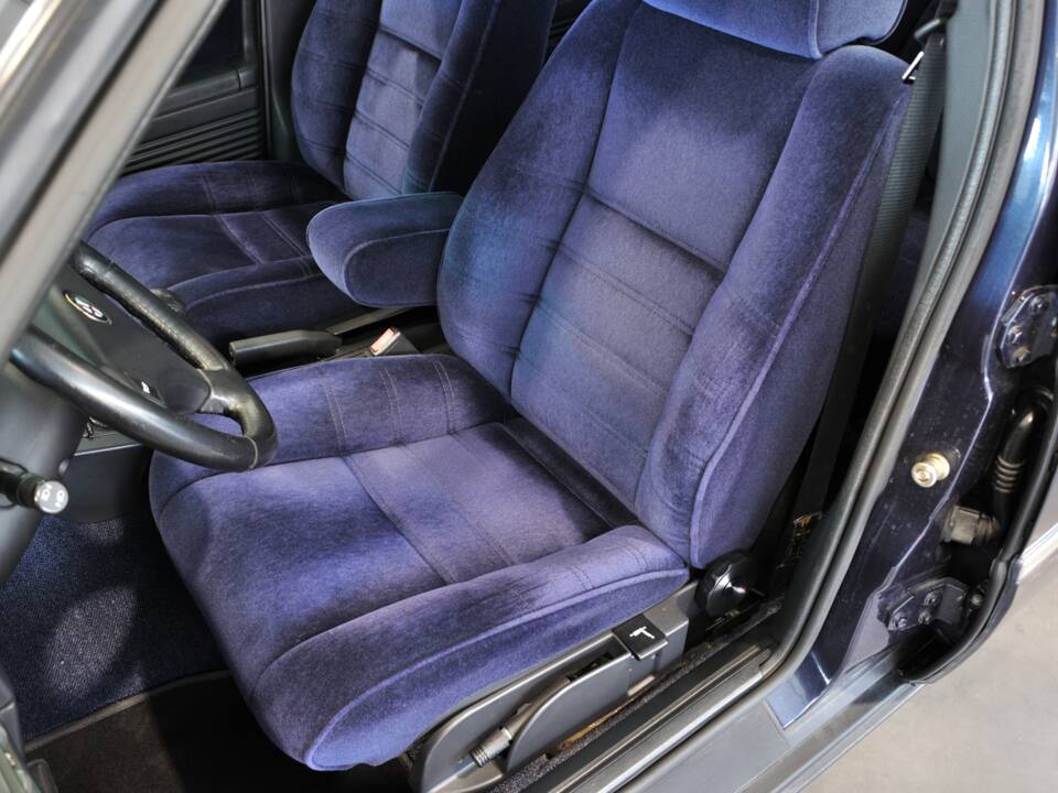 Image 17/26 of Alfa Romeo 164 2.0 Super V6 (1993)