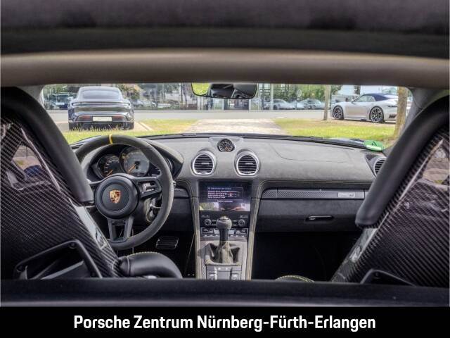 Image 26/50 of Porsche 718 Cayman GT4 RS Weissach (2025)