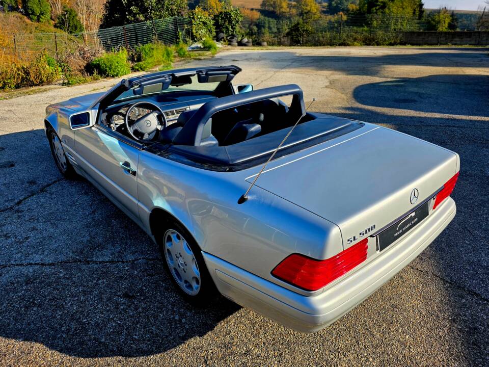 Bild 12/38 von Mercedes-Benz SL 500 (1998)