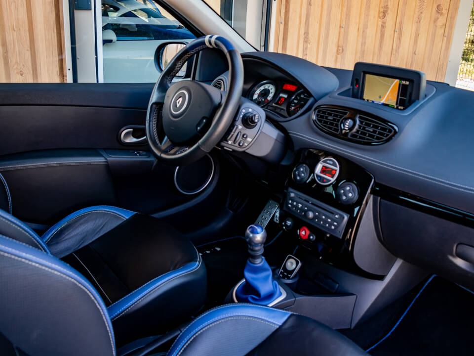 Image 23/40 of Renault Clio Gordini R.S. (2012)