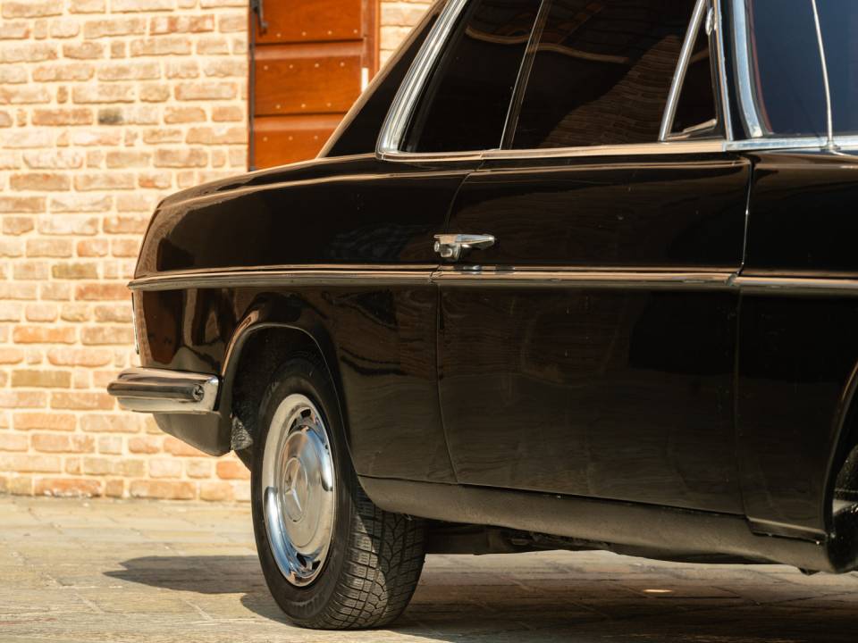 Image 7/46 of Mercedes-Benz 250 CE (1970)
