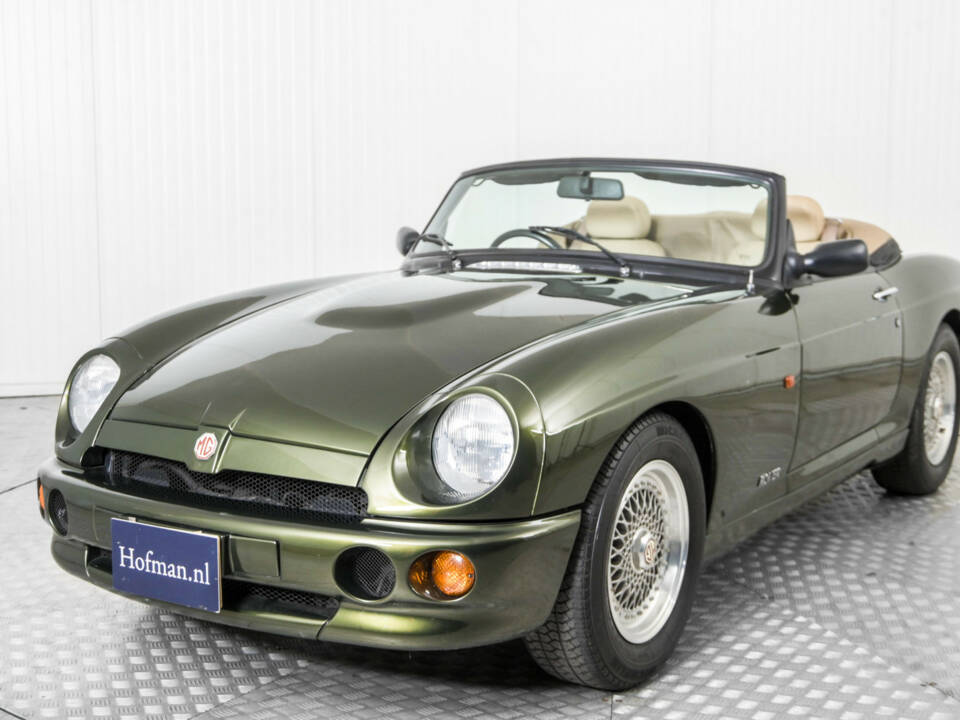 Image 18/50 of MG RV8 (1991)