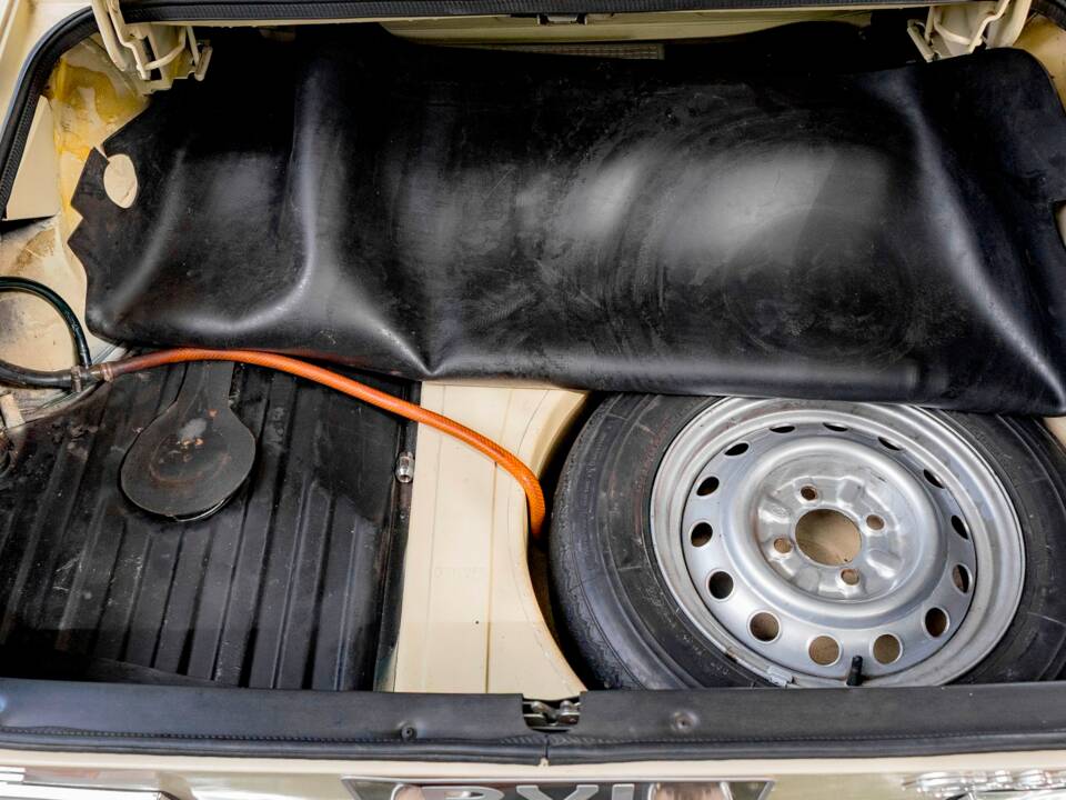 Immagine 7/50 di Alfa Romeo 2000 Spider Veloce (1980)