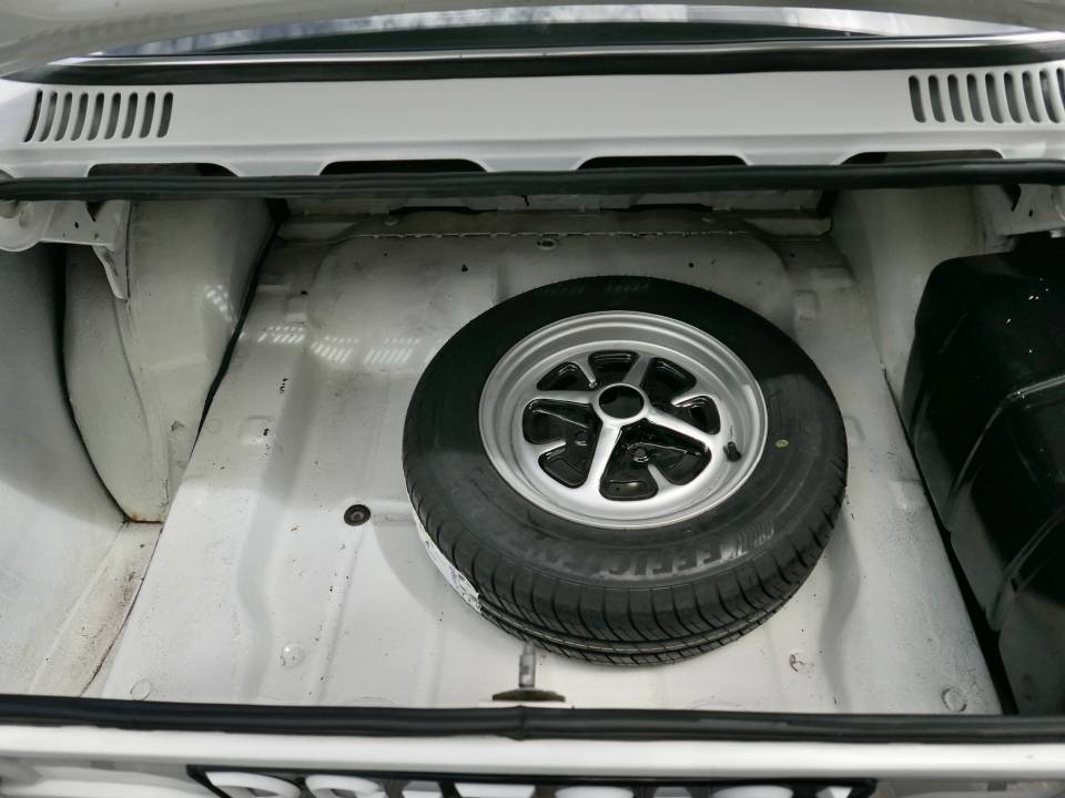 Image 41/46 of Ford Escort 1300 GT (1971)