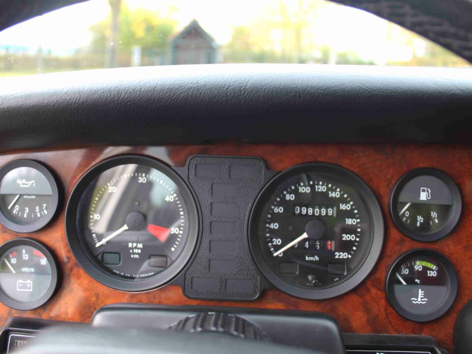 Bild 51/68 von Jaguar XJ 6 4.2 (1985)