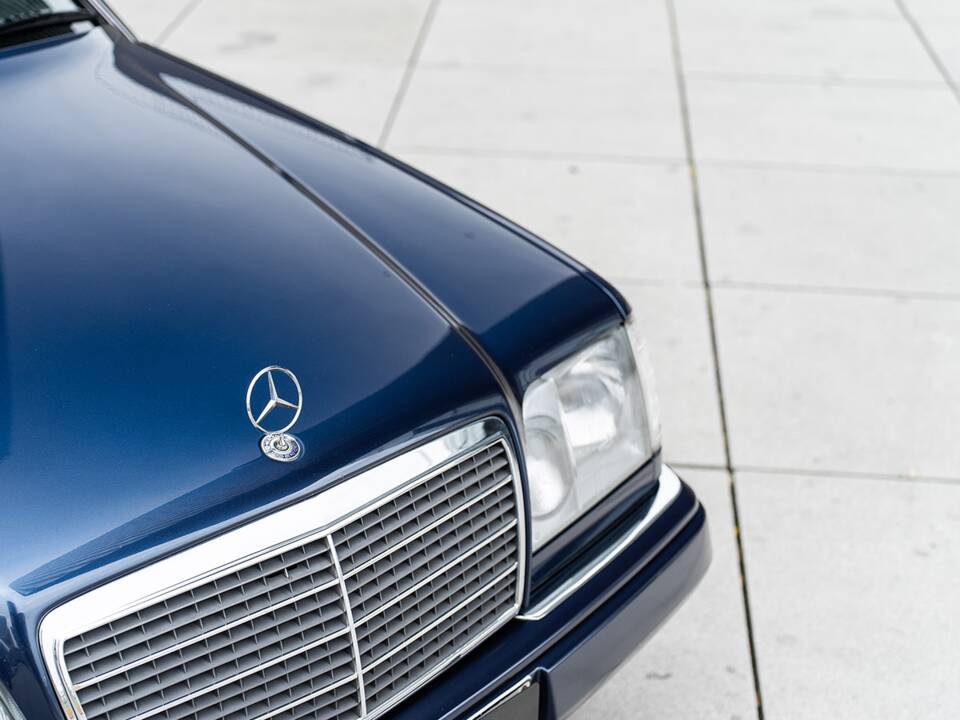 Image 12/45 of Mercedes-Benz E 220 (1995)