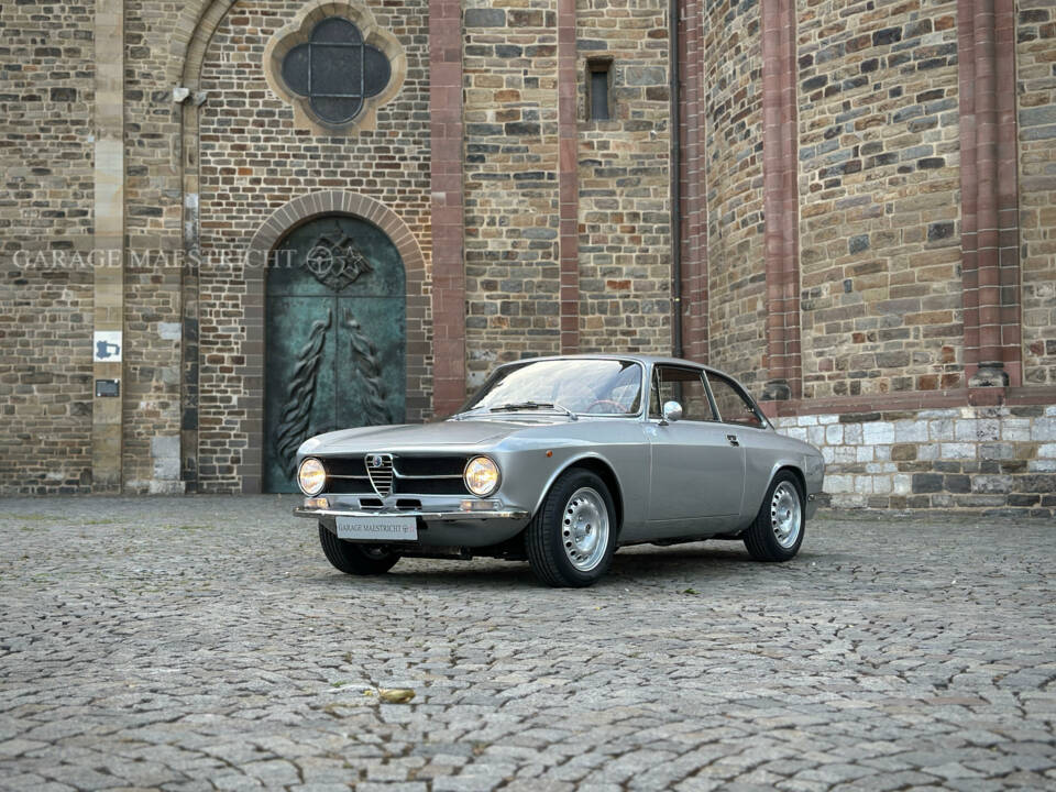 Afbeelding 2/84 van Alfa Romeo Giulia 1600 GT Junior (1972)