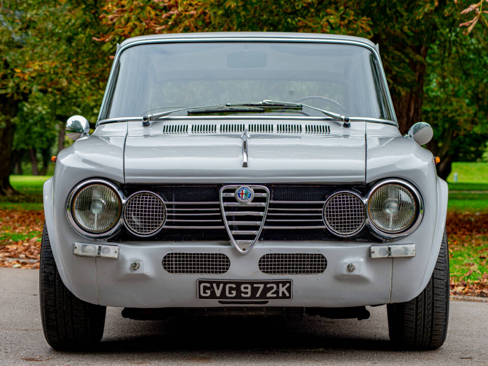 Imagen 7/8 de Alfa Romeo Giulia 1300 Super (1972)