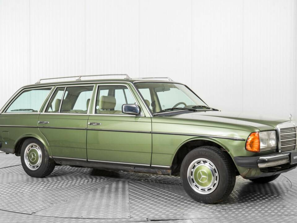 Afbeelding 5/50 van Mercedes-Benz 200 T (1982)