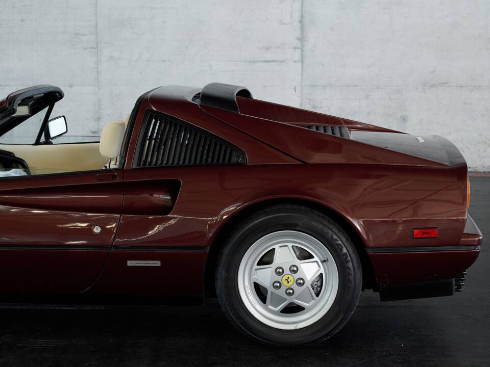 Bild 39/50 von Ferrari 328 GTS (1988)