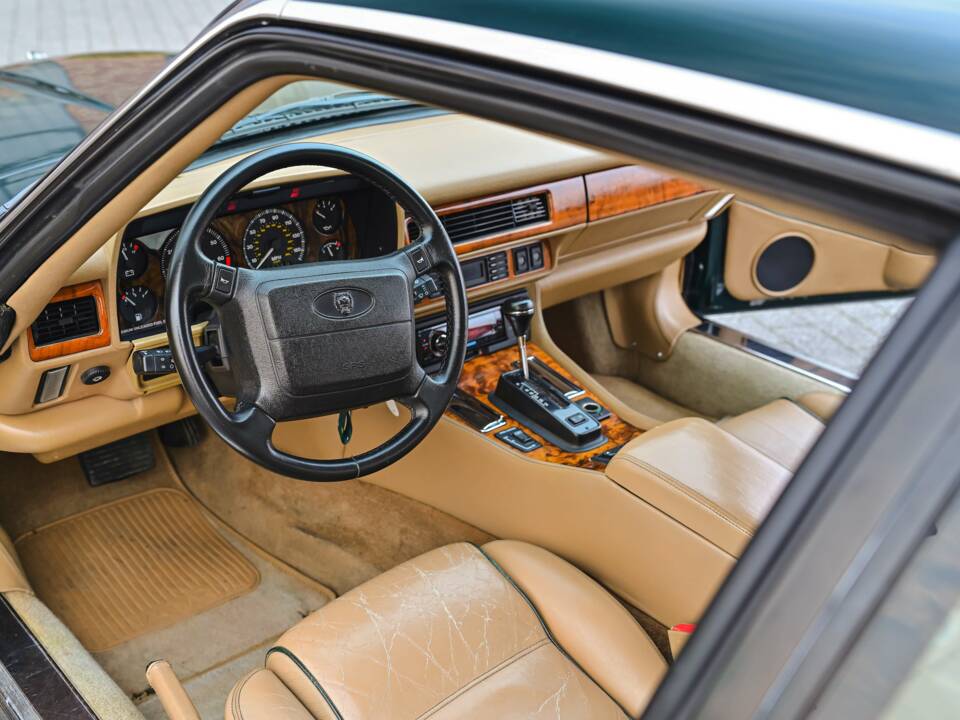 Image 36/55 of Jaguar XJS 6.0 (1994)