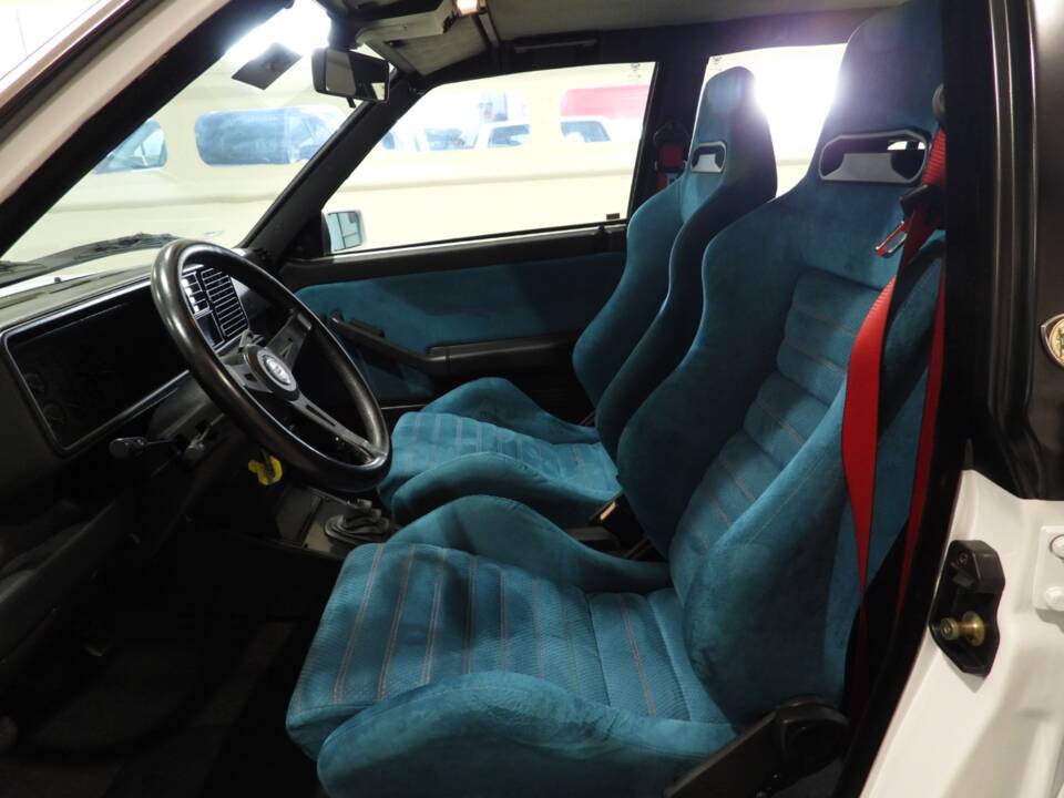 Image 5/15 de Lancia Delta HF Integrale Evoluzione I "Martini 6" (1992)