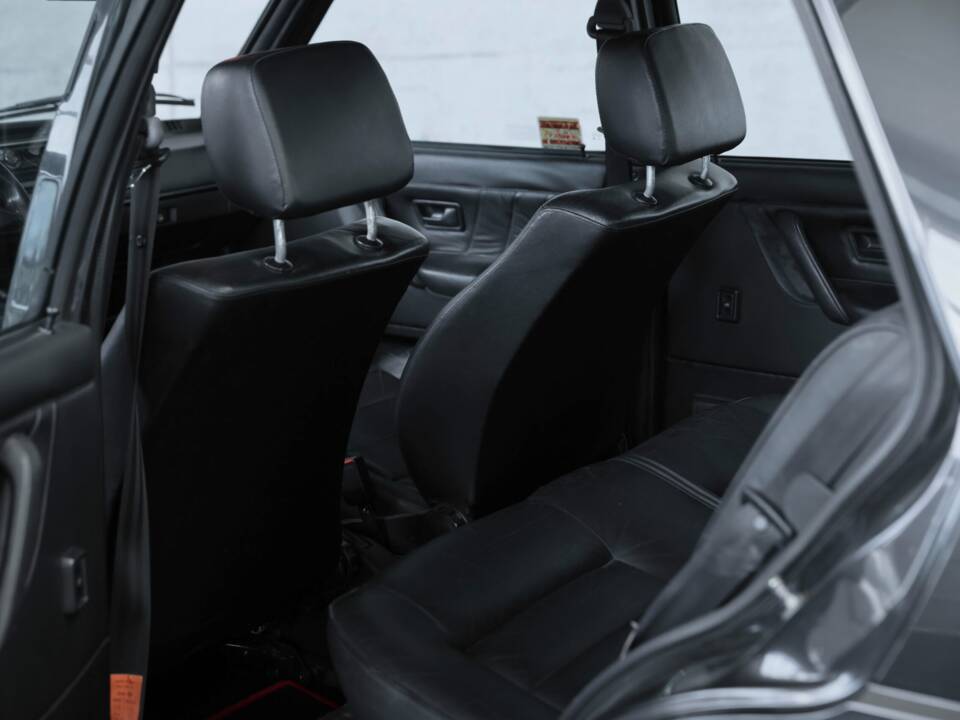 Image 13/39 of Volkswagen Golf Mk II GTi 16V 1.8 (1991)