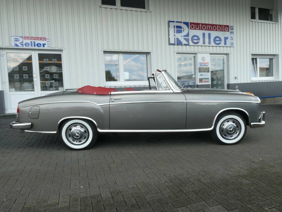 Image 8/23 of Mercedes-Benz 220 SE Cabriolet (1959)