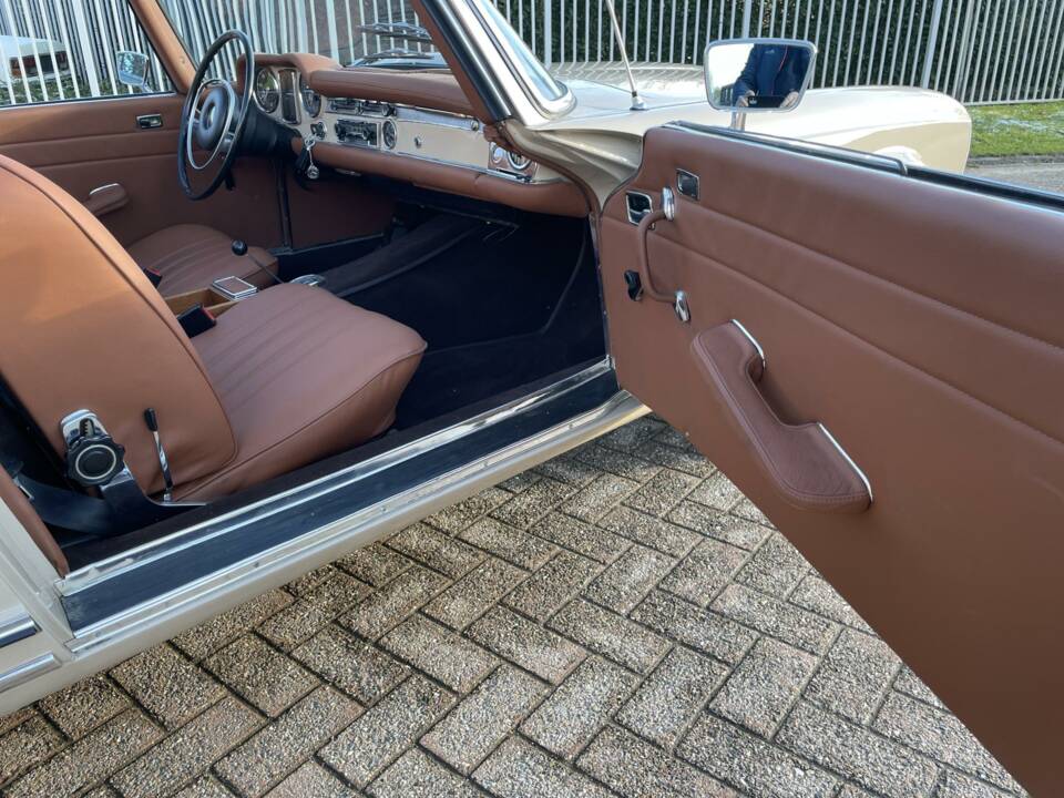 Immagine 27/50 di Mercedes-Benz 280 SL (1969)