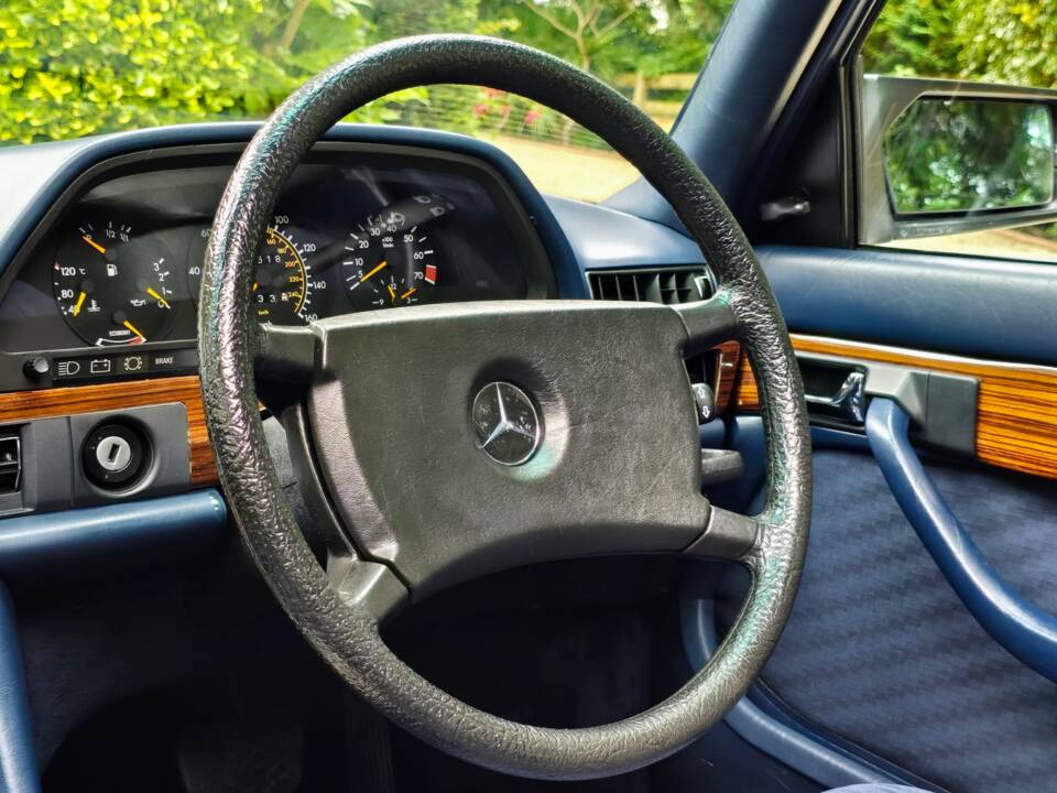 Afbeelding 76/88 van Mercedes-Benz 280 SE (1984)