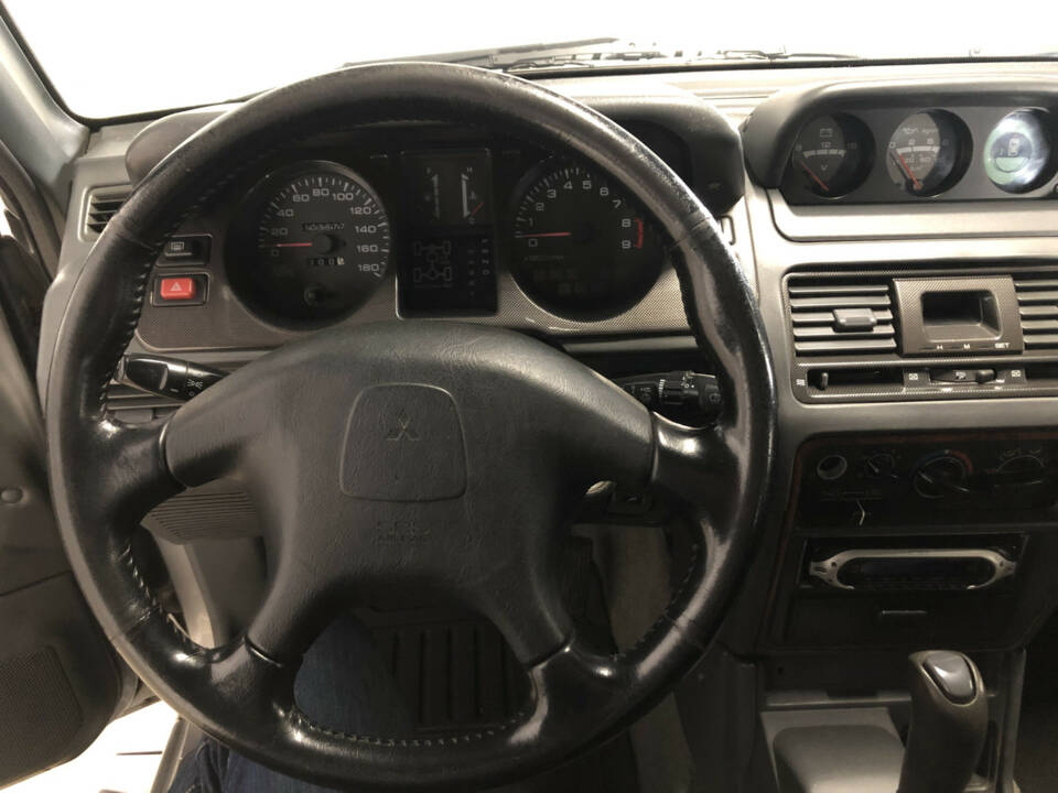 Immagine 18/24 di Mitsubishi Pajero 3500 V6 (1998)