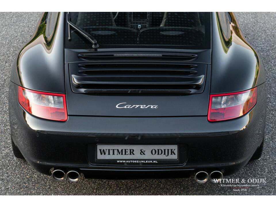 Bild 13/28 von Porsche 911 Carrera 4S (2004)