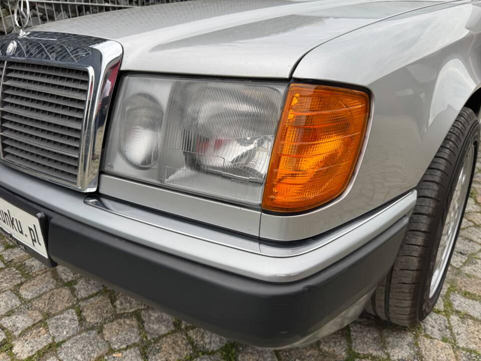 Imagen 18/100 de Mercedes-Benz 300 CE (1992)