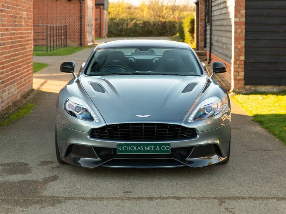 Bild 12/50 von Aston Martin Vanquish (2015)