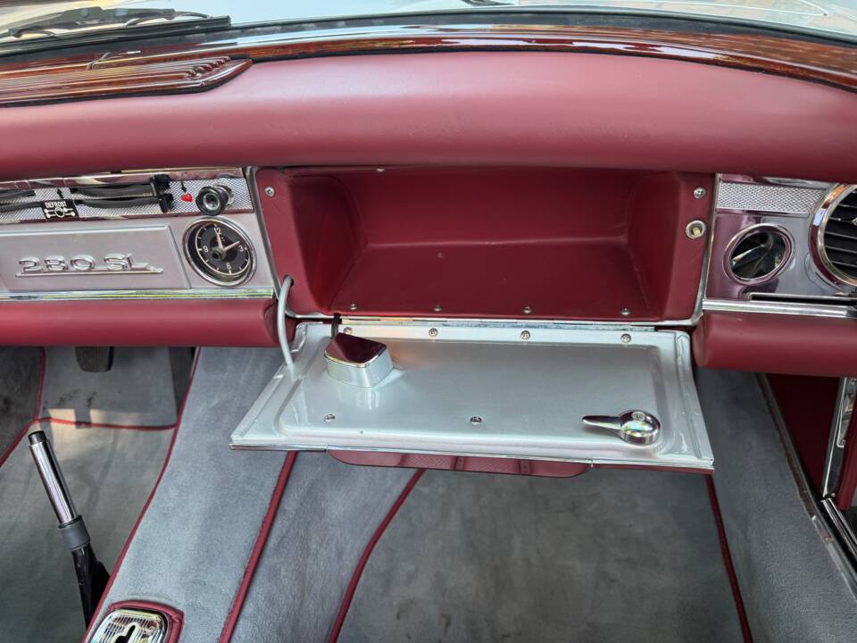Bild 91/97 von Mercedes-Benz 280 SL (1969)