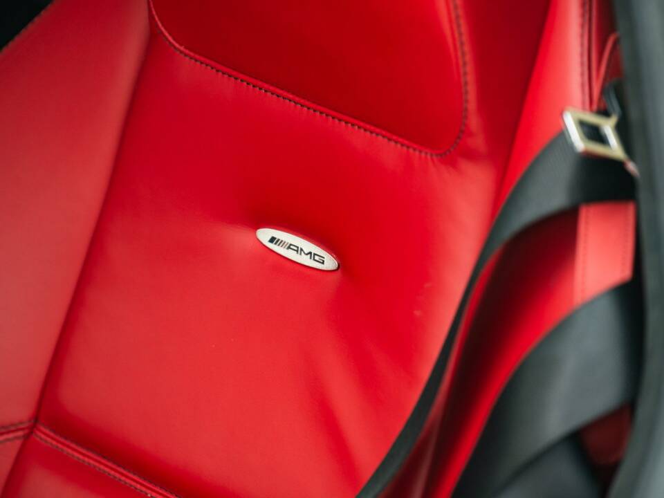 Image 45/50 of Mercedes-Benz SLS AMG (2010)