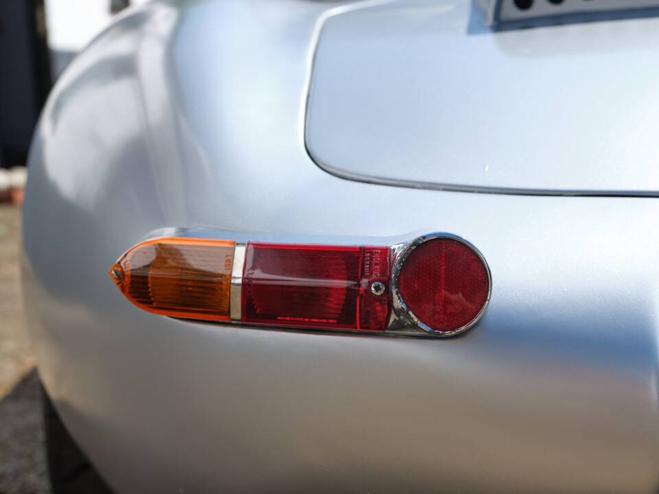 Image 11/50 de Jaguar Type E 3.8 (1970)