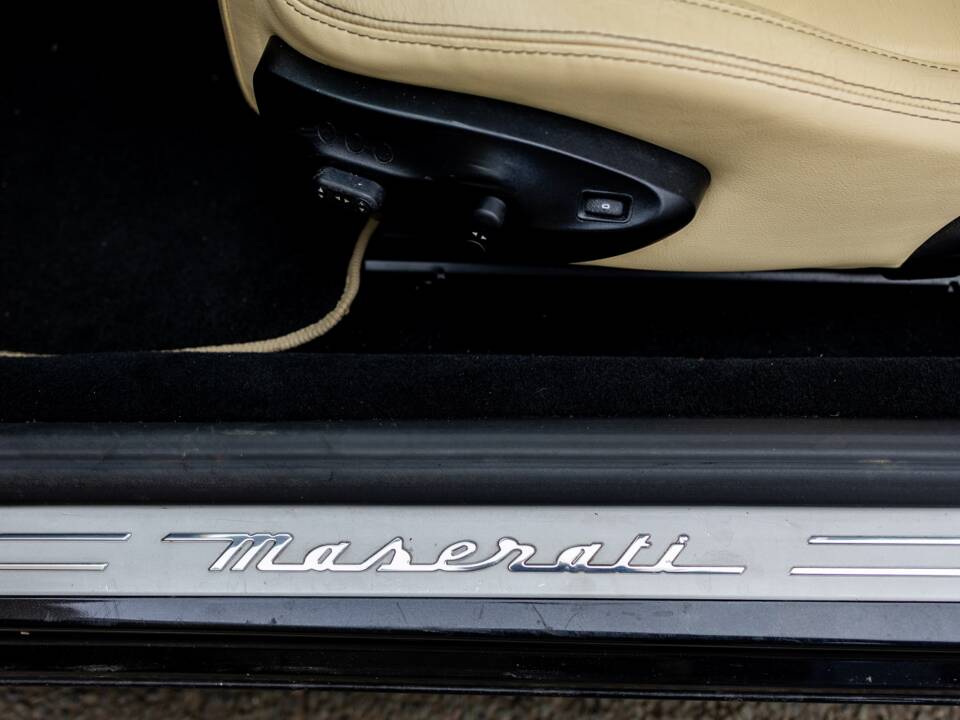 Bild 43/50 von Maserati GranTurismo 4.2 (2008)