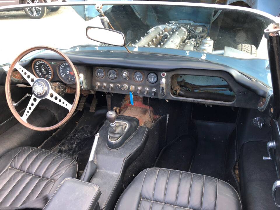 Imagen 10/31 de Jaguar E-Type 4.2 (1964)