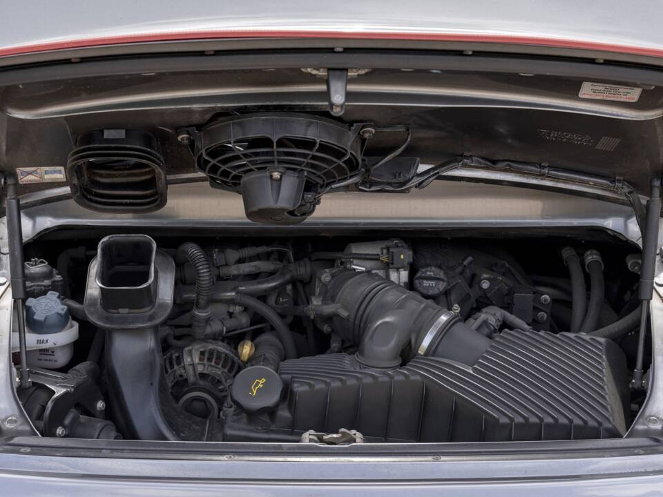 Image 10/23 of Porsche 911 Carrera 4S (2004)