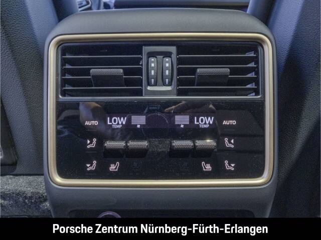Immagine 32/50 di Porsche Cayenne Turbo E-Hybrid (1900)
