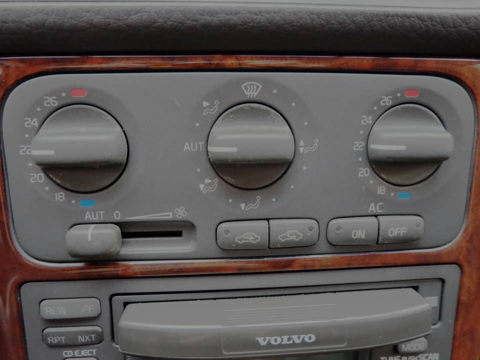 Image 43/66 de Volvo S 70 2.3 T5 (1998)