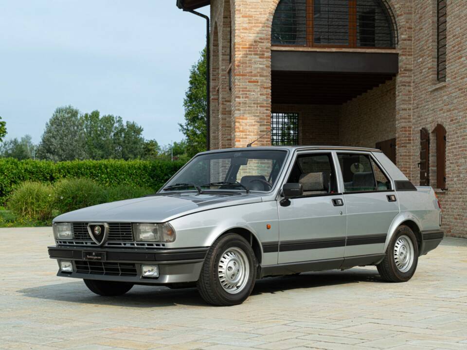 Imagen 1/50 de Alfa Romeo Giulietta 1.8 (1985)
