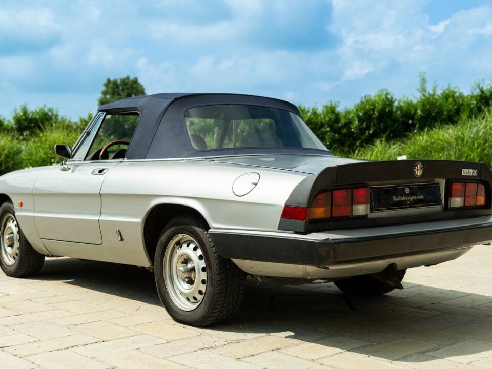 Image 6/50 of Alfa Romeo 2.0 Spider (1985)